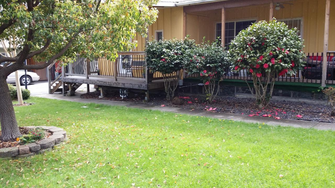 Redwood Inn Willits Exterior foto